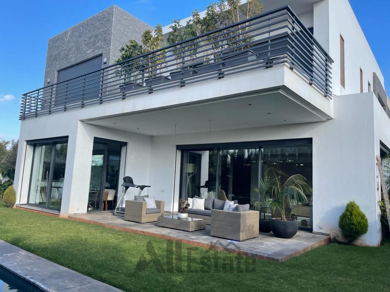 Luxury villa with pool for sale in bouskoura